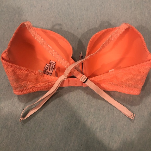 Victoria's Secret Demi Bra - Picture 3 of 3